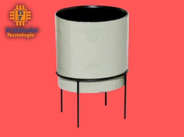 Maceta metálica gris con soporte 14 pulg