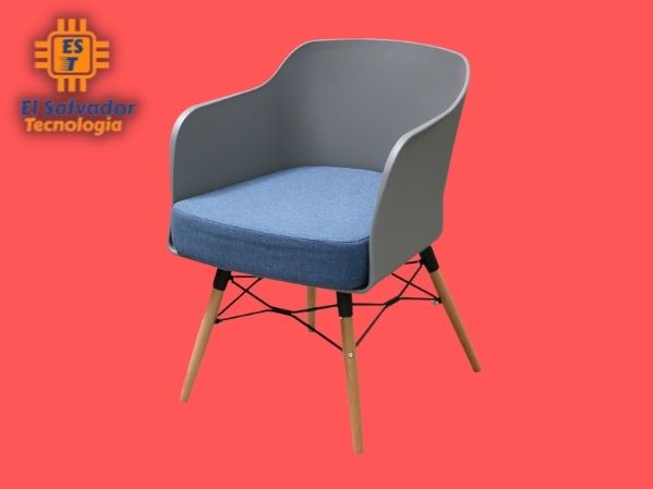 Silla gris moderna plástica con cojín celeste