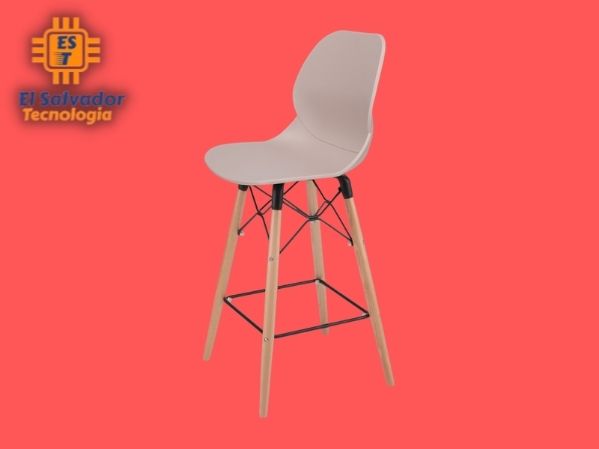 Silla moderna plástica patas de madera alta café