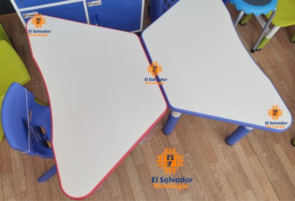 Mesa escolar trapezoidal para parvularia con nivel de elevación kid plus plastificada color azul