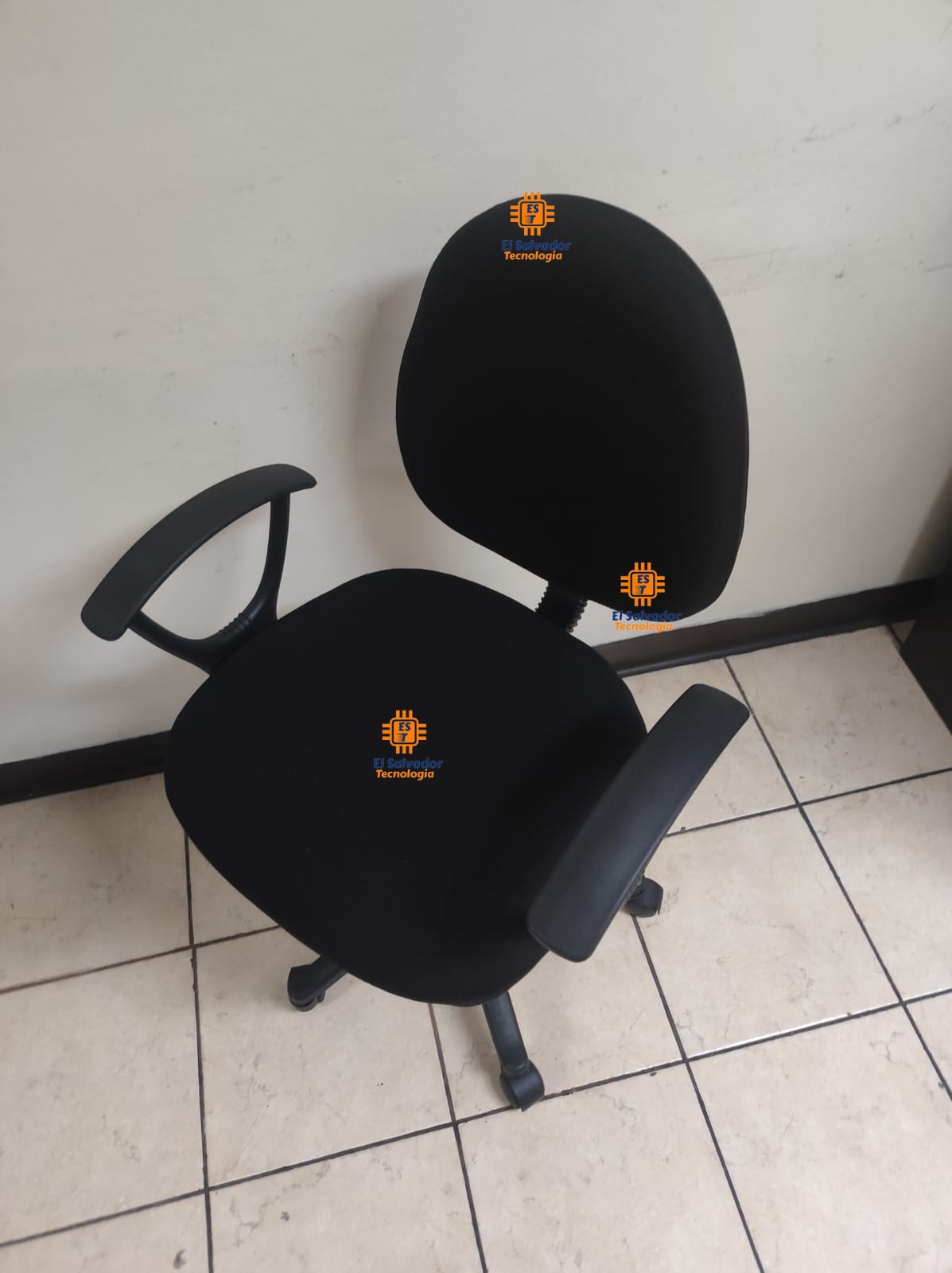 Silla de Oficina Económica de Tela - ACS-1 - Soporta 250 Lbs - Imagen 5